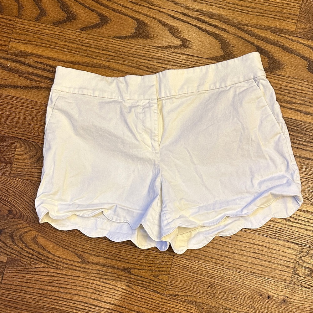 GUC LOFT Riviera White Scalloped Shorts; 10